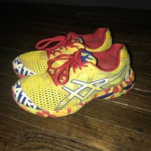 Men’s size 8.5 ASICS Gel Noosa Tri 7. Rare color